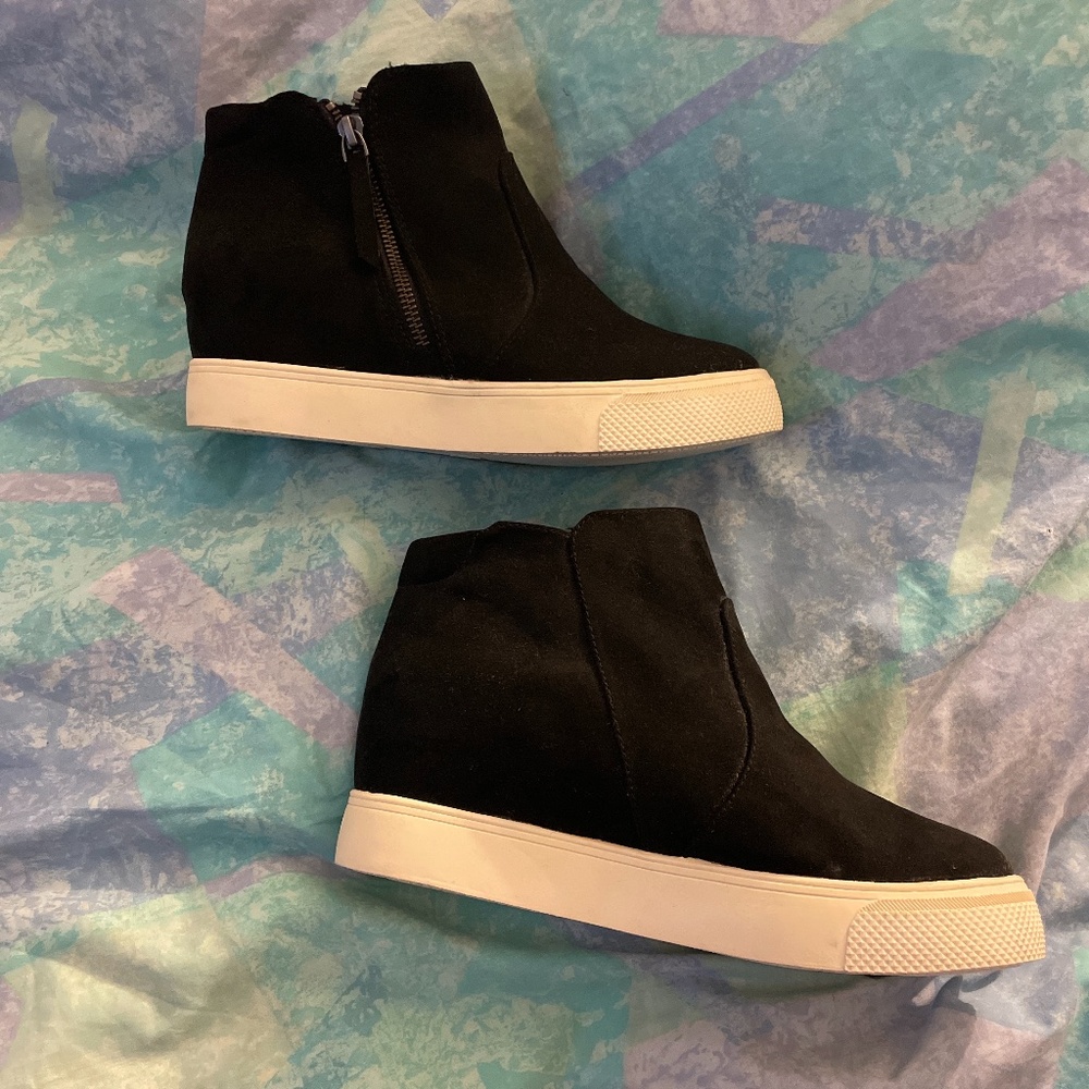Universal Threads black wedge sneakers